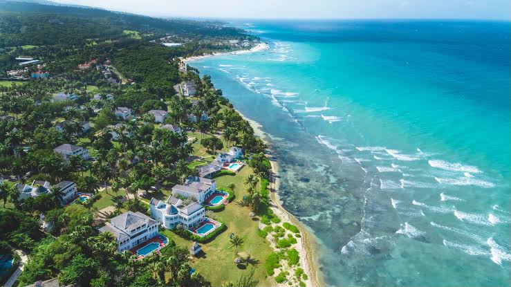 Luxury oceanfront villas and pools along the Jamaican coast